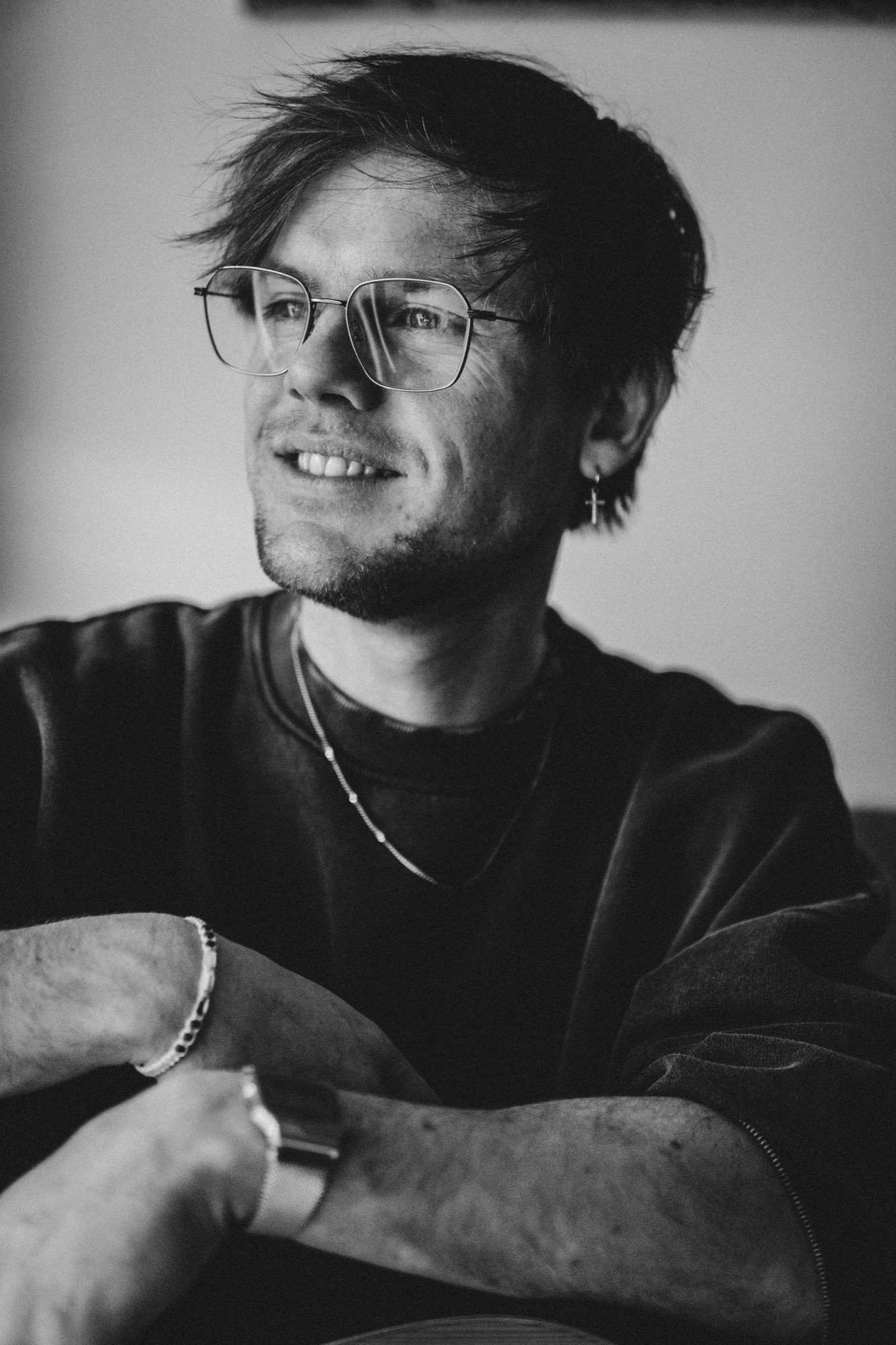 Black and white portrait of a man wearing glasses